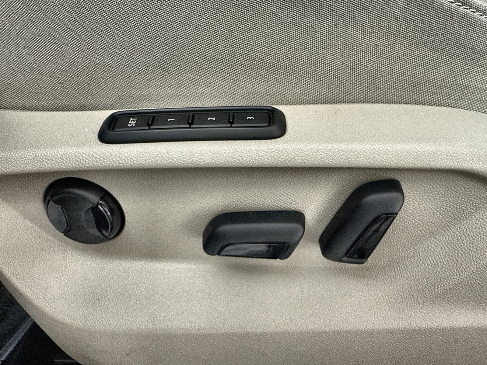 Used 2024 Volkswagen Atlas SEL image 14