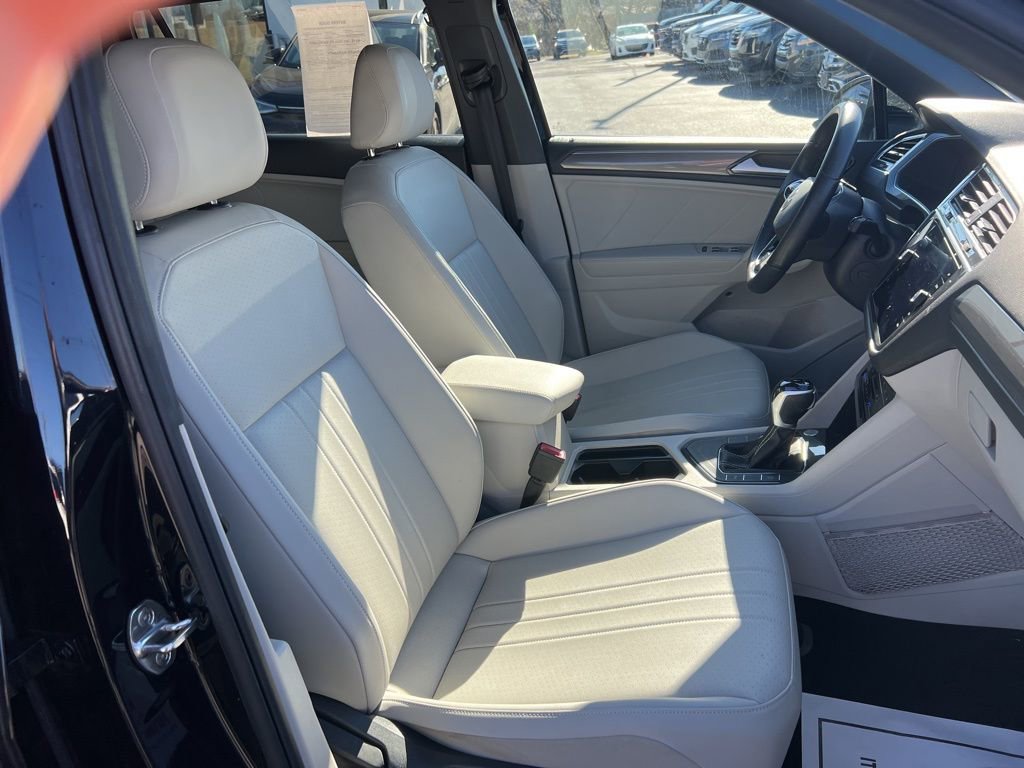 Used 2023 Volkswagen Tiguan SE R-Line image 24