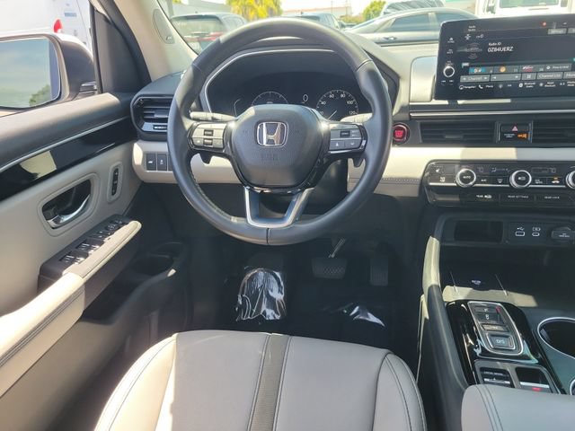 Certified 2025 Honda Pilot Touring image 11