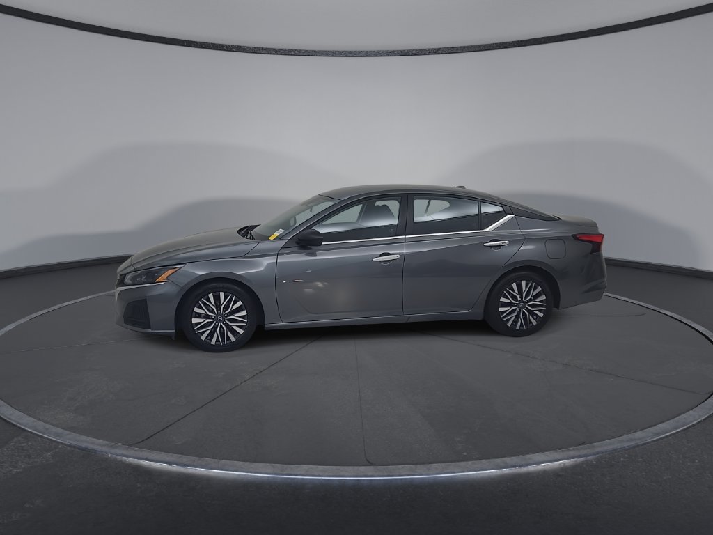 Used 2025 Nissan Altima 2.5 SV FWD image 10