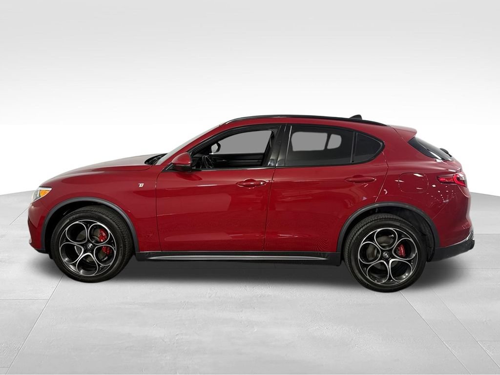 Used 2023 Alfa Romeo Stelvio Ti AWD/4WD image 10