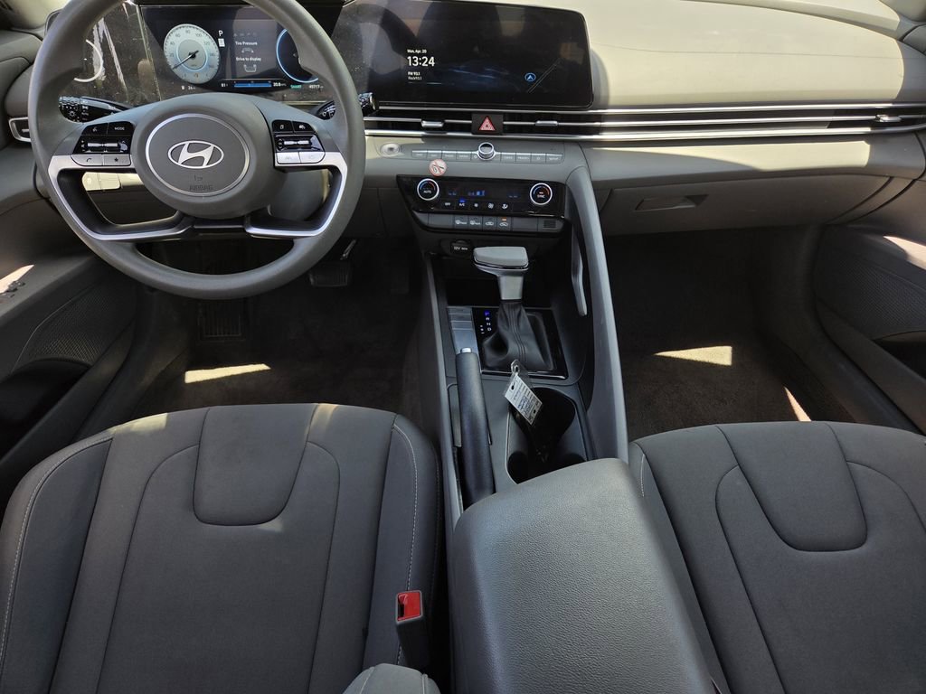 Used 2024 Hyundai Elantra SEL FWD image 8