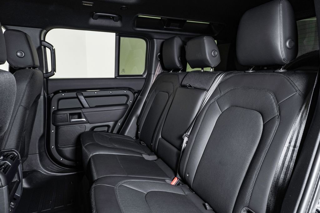 Used 2025 Land Rover Defender 110 S image 17