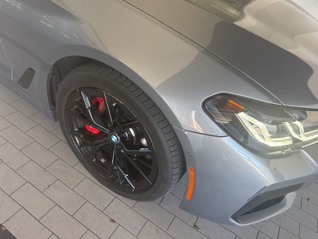 Used 2023 BMW 540i xDrive w/ M Sport Package image 3