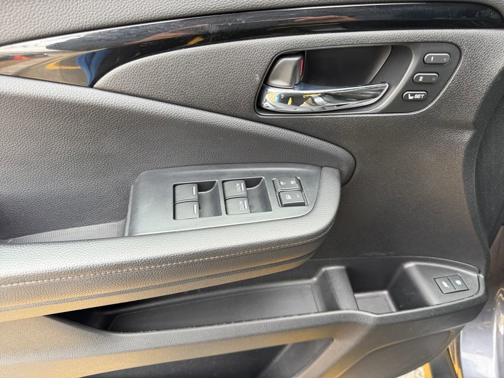 Used 2021 Honda Pilot Touring image 11