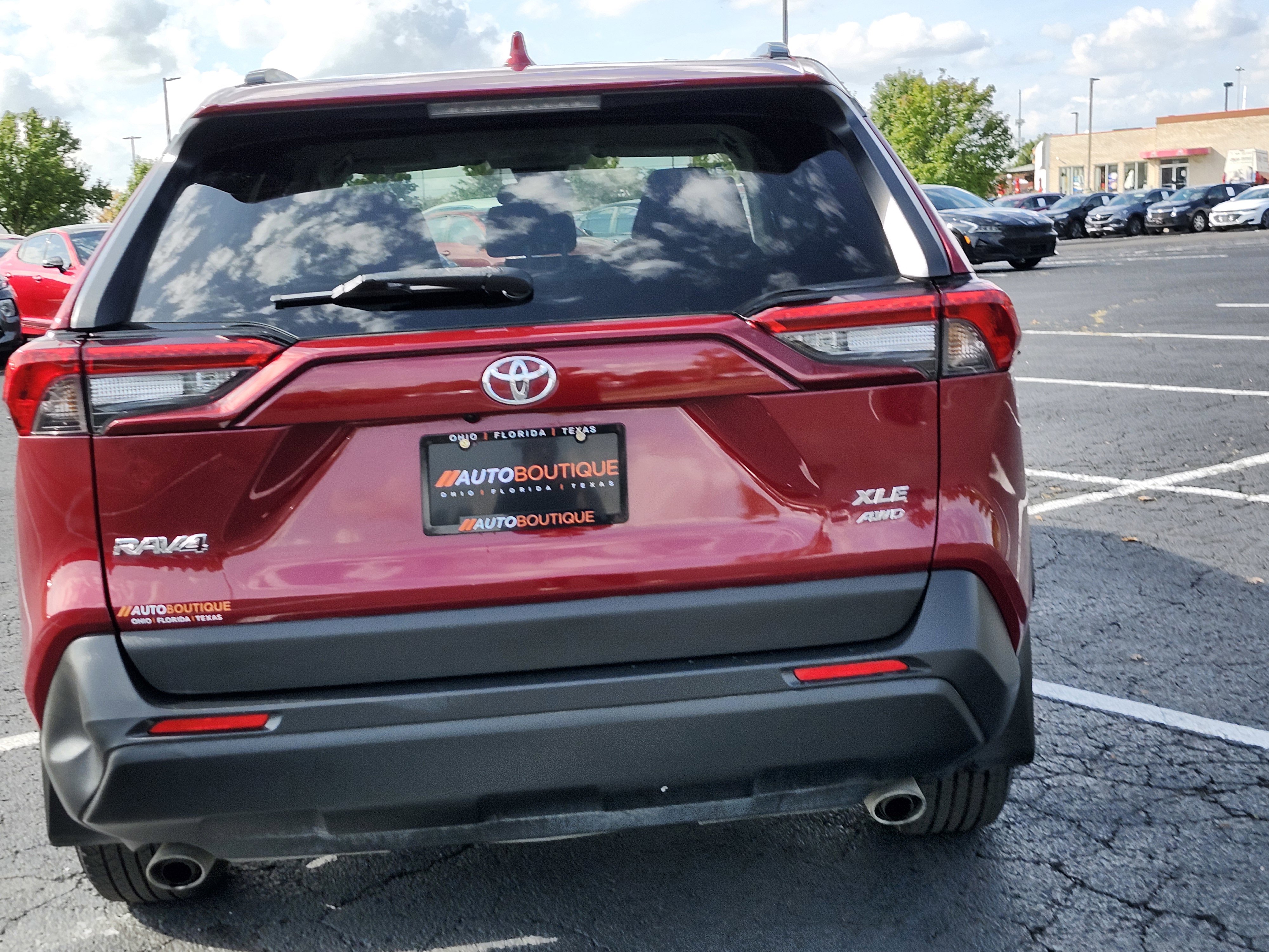 Used 2021 Toyota RAV4 XLE image 9