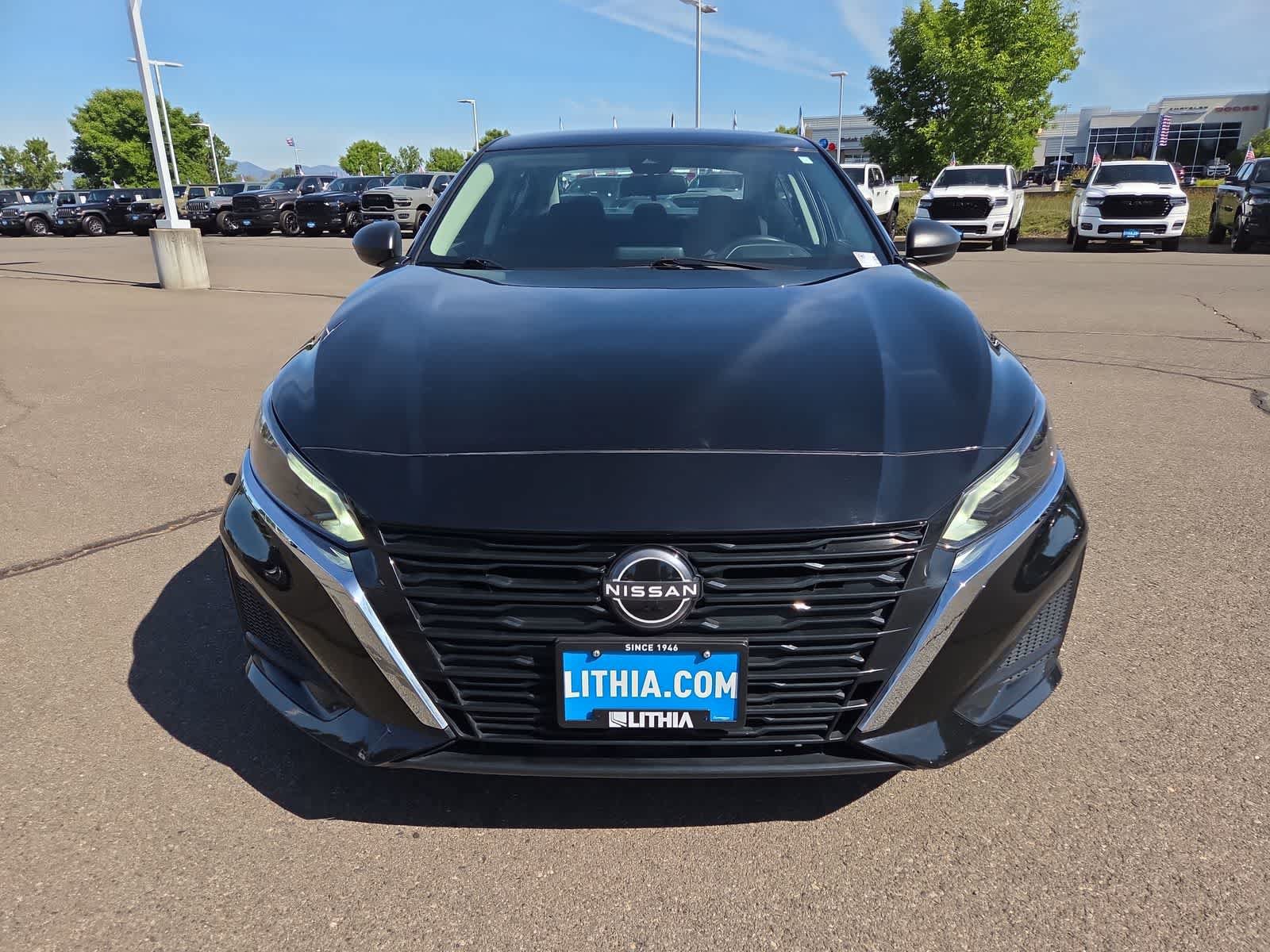 Used 2025 Nissan Altima 2.5 SV FWD image 14
