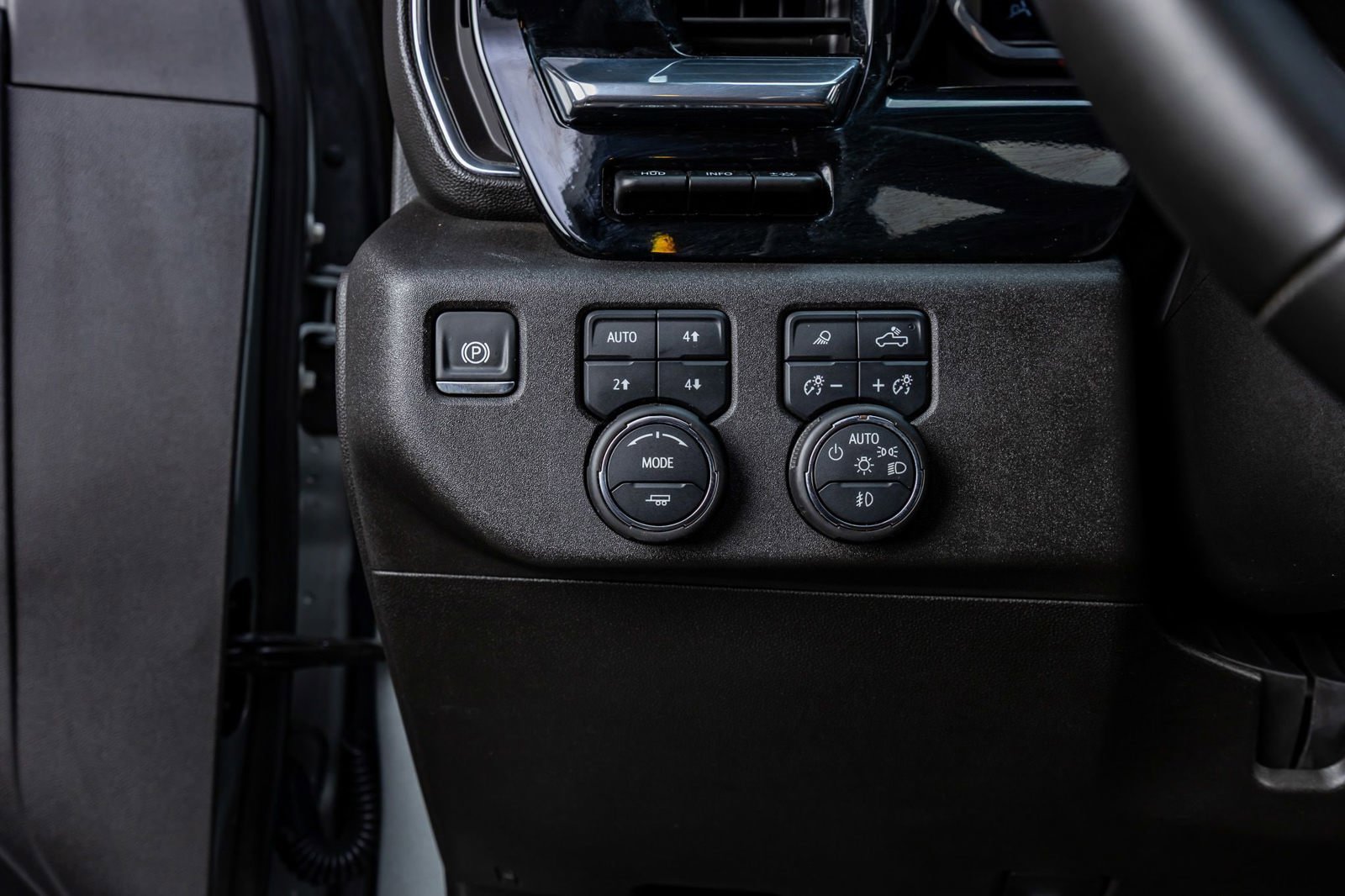 Used 2024 Chevrolet Silverado 2500 High Country w/ High Country Premium Package AWD/4WD image 23