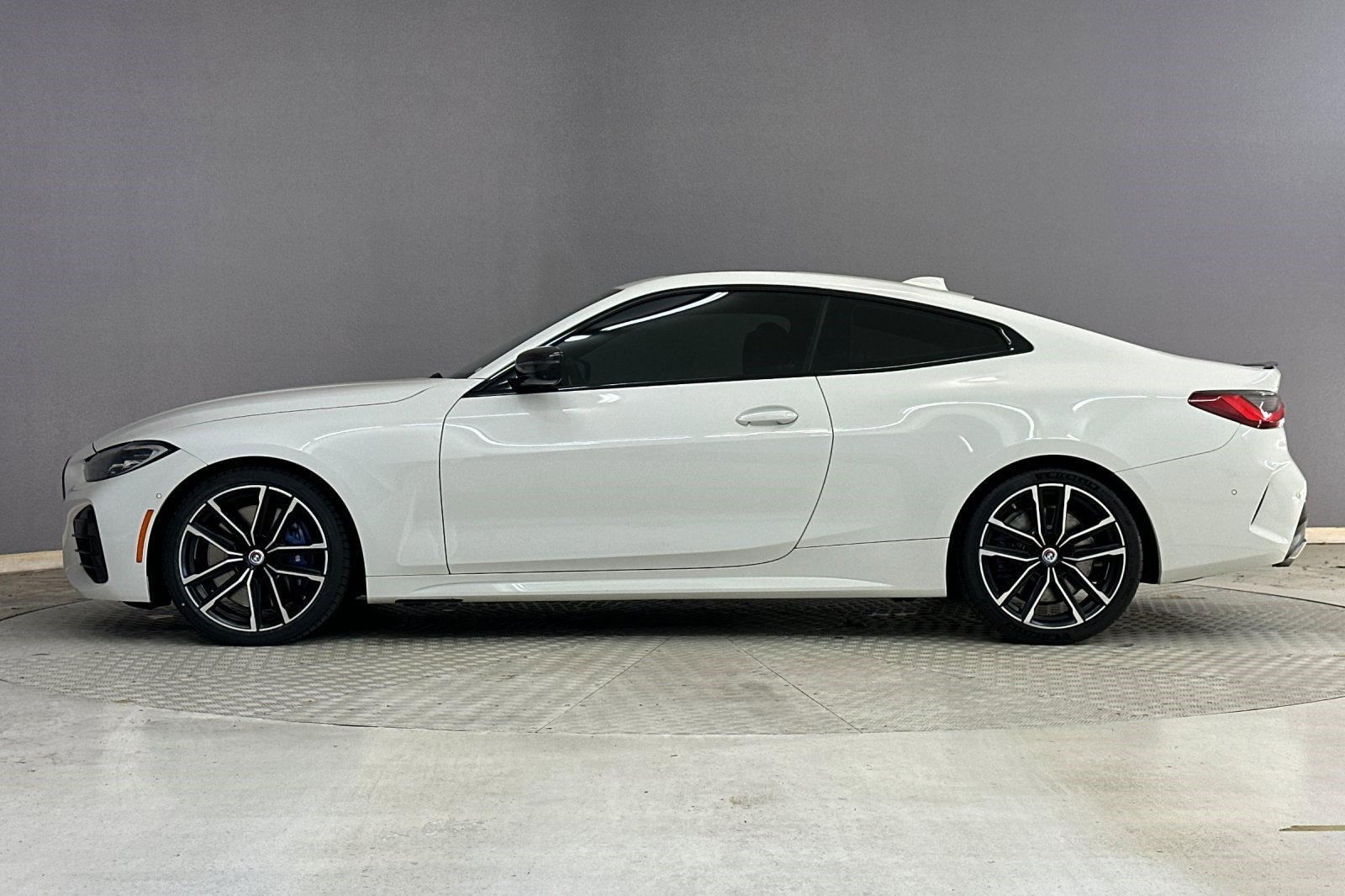 Used 2023 BMW M440i M440i w/ M Carbon Exterior Package image 2