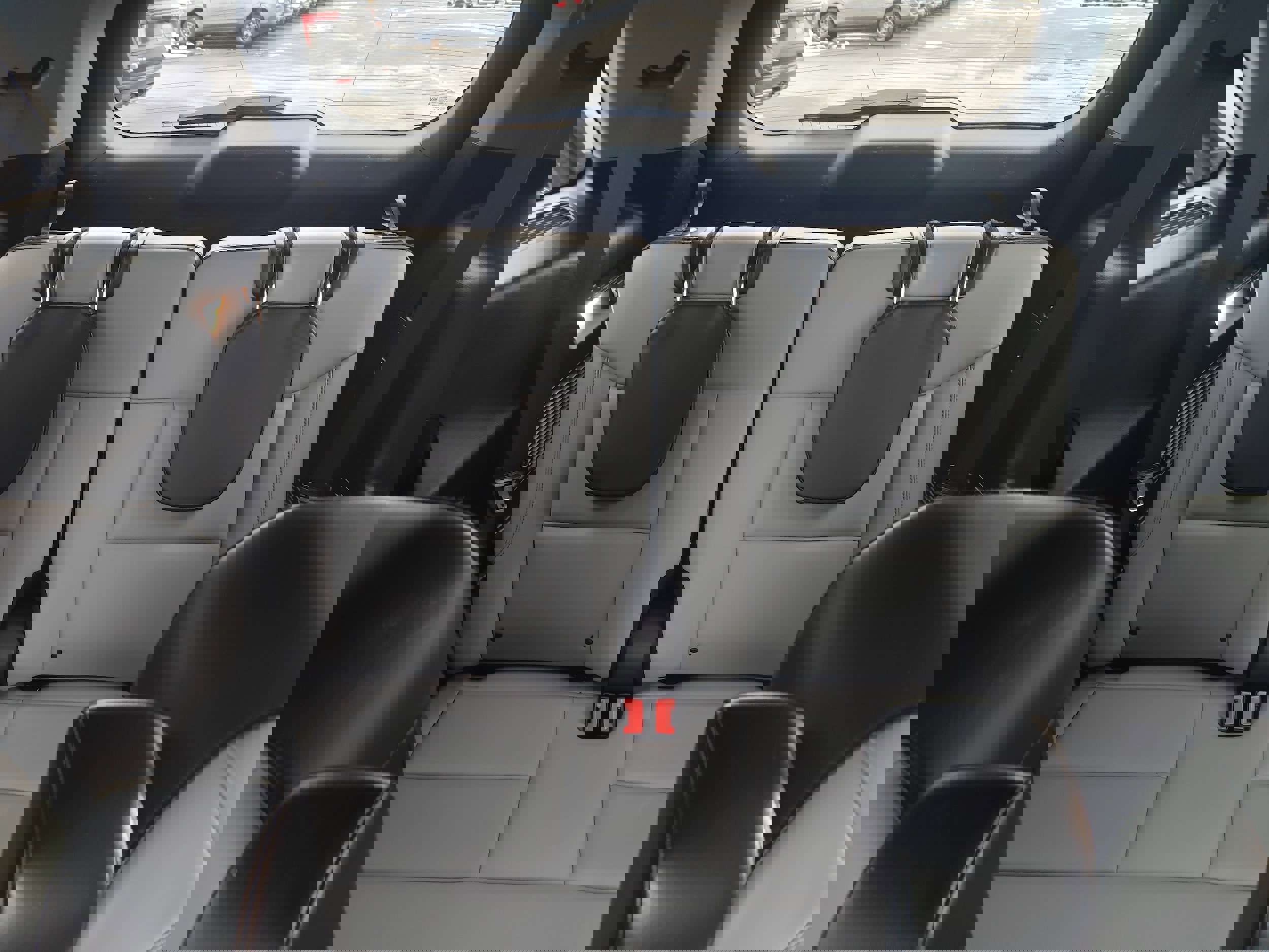 Used 2021 Ford Explorer XLT w/ Equipment Group 202A image 13