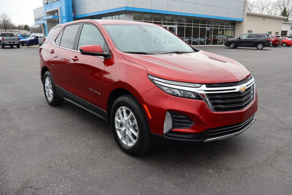 Used 2023 Chevrolet Equinox LT image 2