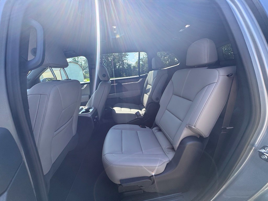 Used 2026 GMC Acadia Elevation w/ Elevation Premium Package FWD image 13