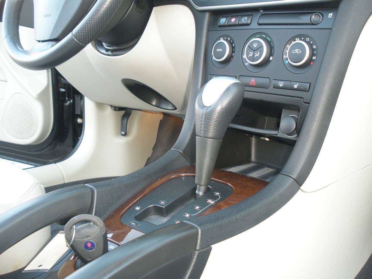 Used 2009 Saab 9-3 2.0T w/ Cold Weather Package FWD image 29