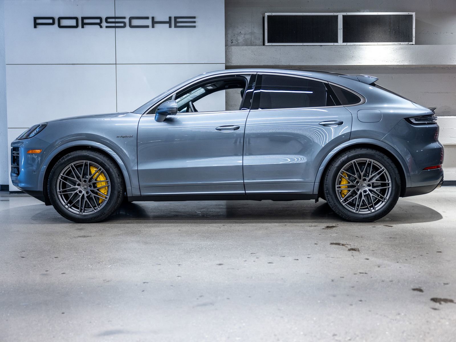 New 2026 Porsche Cayenne Turbo image 2