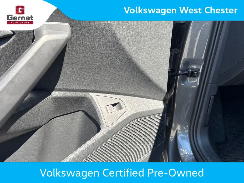 Used 2025 Volkswagen Jetta SEL FWD image 36