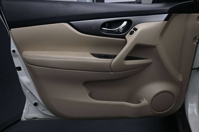 Used 2015 Nissan Rogue SV w/ SV Premium Package FWD image 19