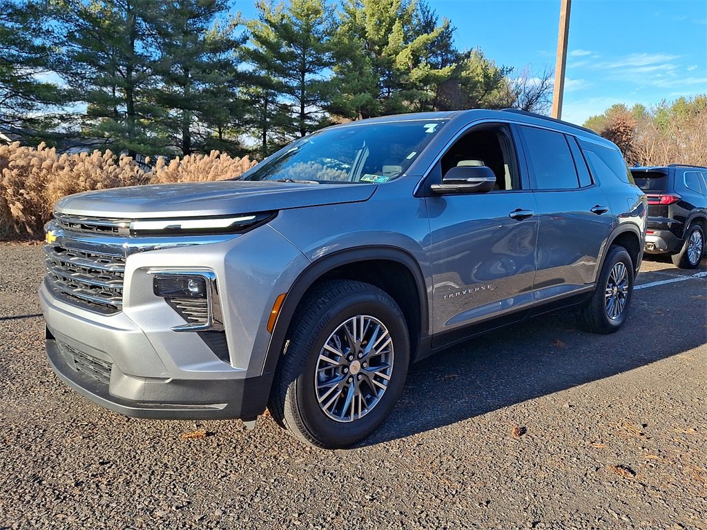 Certified 2025 Chevrolet Traverse LT image 3
