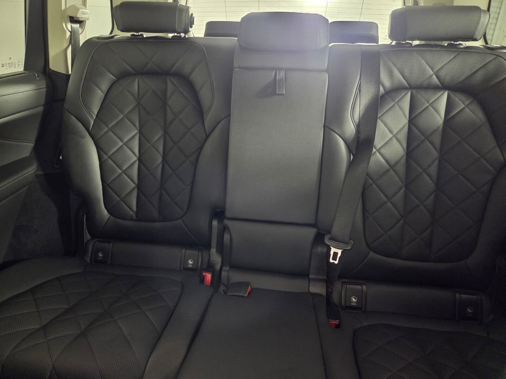 Used 2023 BMW X7 xDrive40i w/ Premium Package image 24
