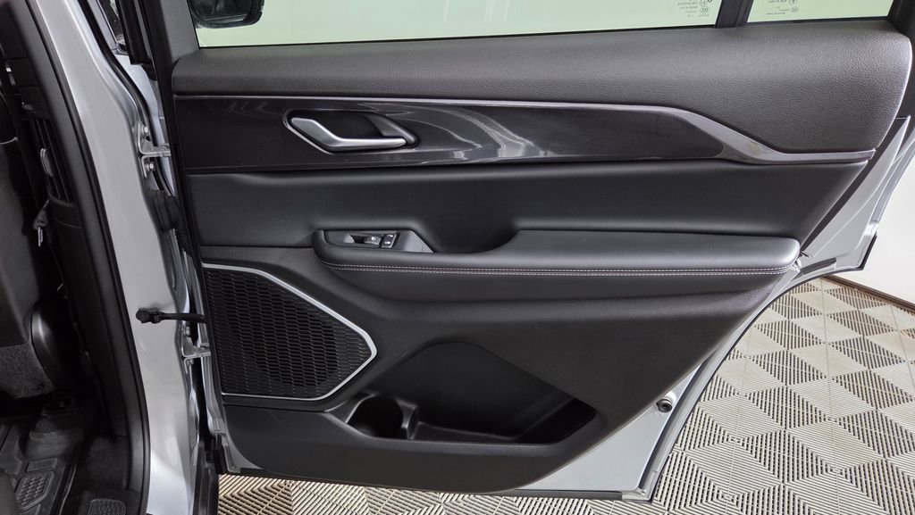 Used 2022 Jeep Grand Cherokee L Altitude image 35