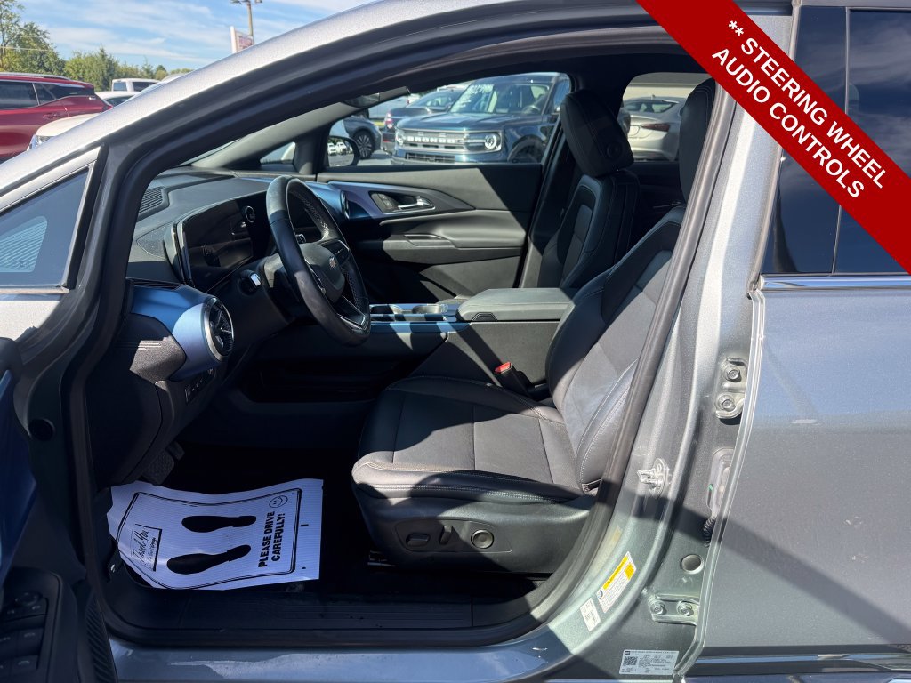 Used 2024 Chevrolet Equinox EV LT FWD image 12