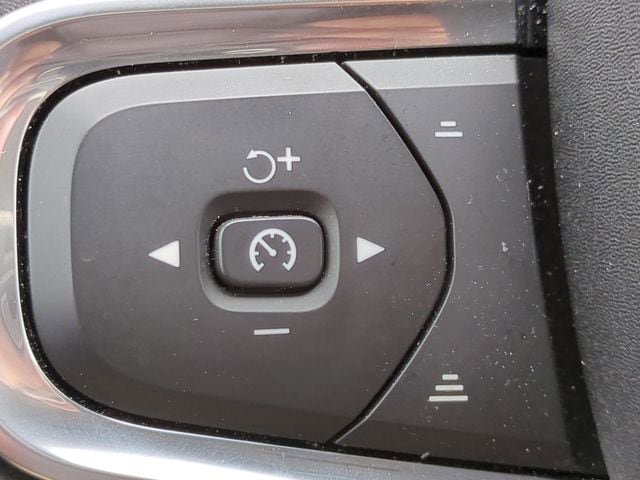 Certified 2024 Volvo XC40 B5 Core AWD/4WD image 21