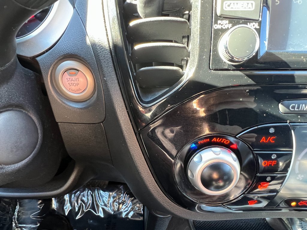 Used 2015 Nissan Juke SV w/ Technology Package image 33