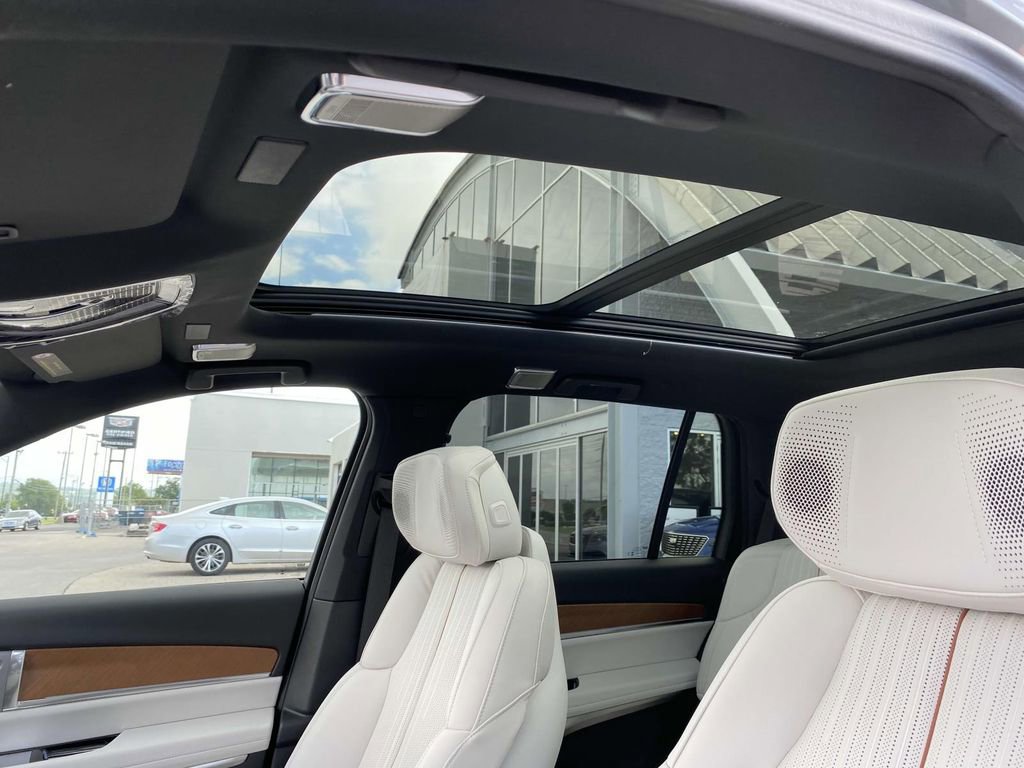 New 2026 Cadillac Vistiq Sport image 14