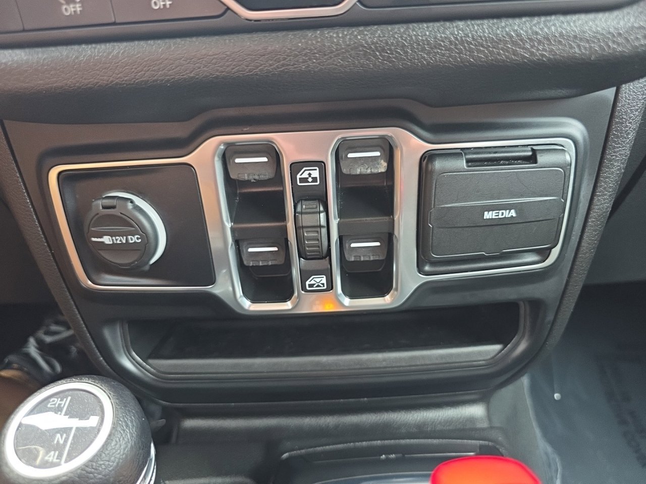 Used 2024 Jeep Wrangler Unlimited Sport AWD/4WD image 28