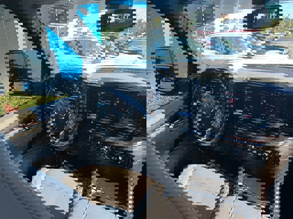 Used 2024 GMC Sierra 2500 SLT image 17