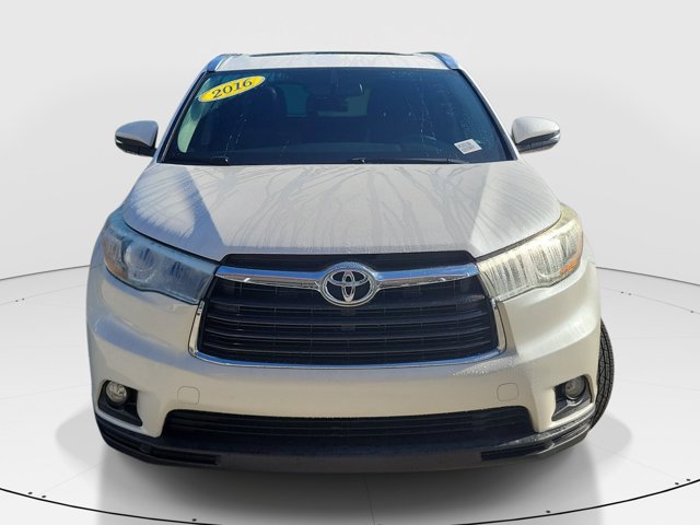 Used 2016 Toyota Highlander XLE FWD image 2