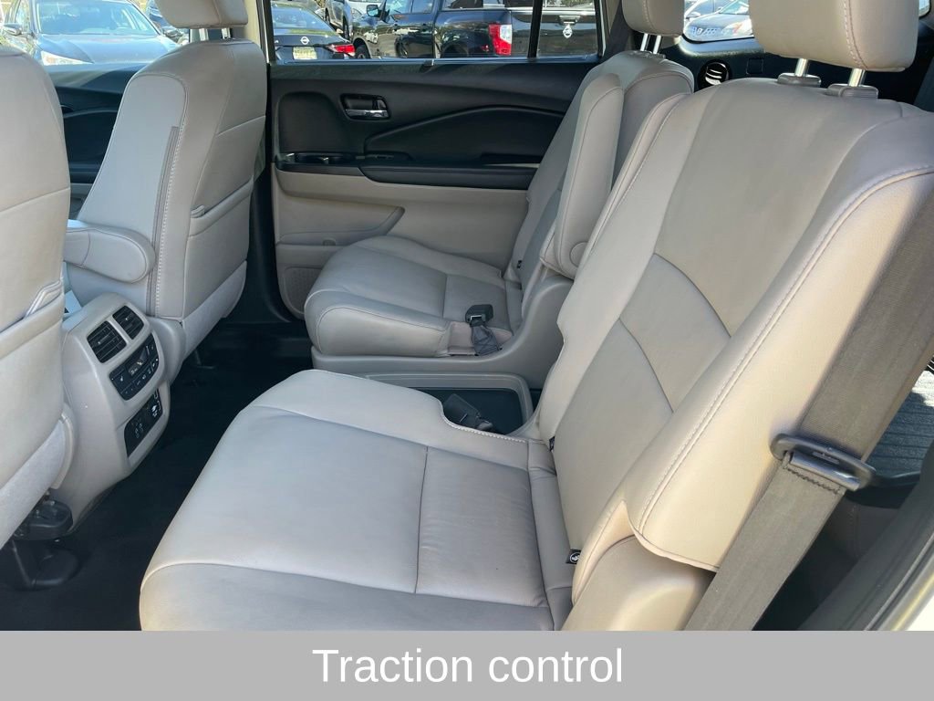 Used 2022 Honda Pilot Touring image 6