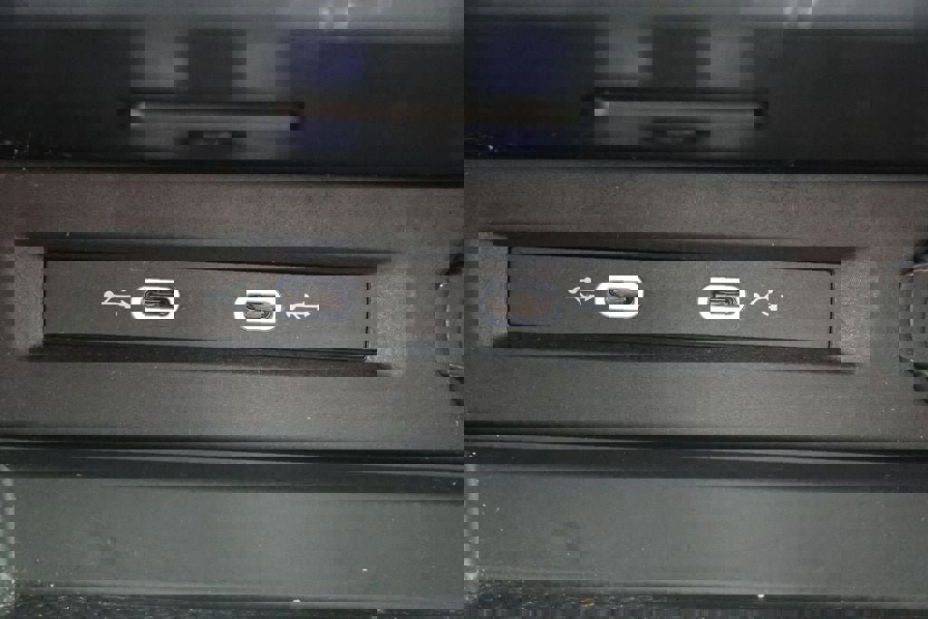 Used 2024 Volkswagen Tiguan Wolfsburg Edition image 27