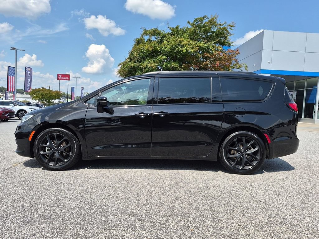 Used 2025 Chrysler Pacifica Limited FWD image 6