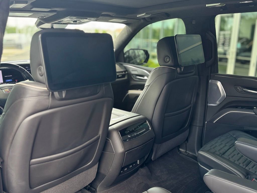 Used 2024 Cadillac Escalade ESV Sport Platinum w/ LPO, ONYX Package image 30