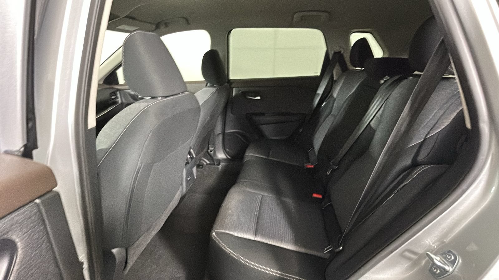 Used 2023 Nissan Rogue SV AWD/4WD image 32