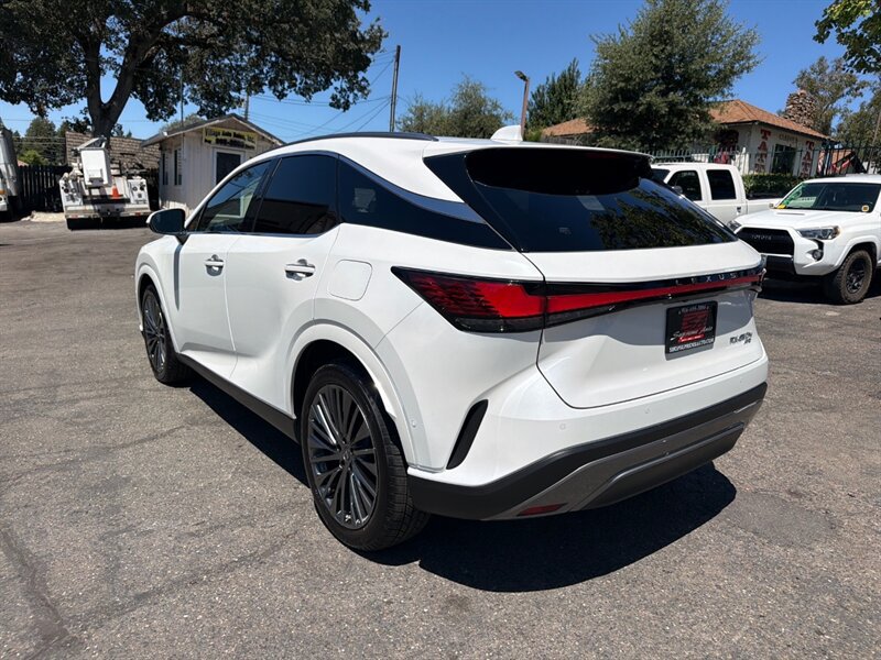 Used 2025 Lexus RX 450h AWD w/ Luxury Package image 12