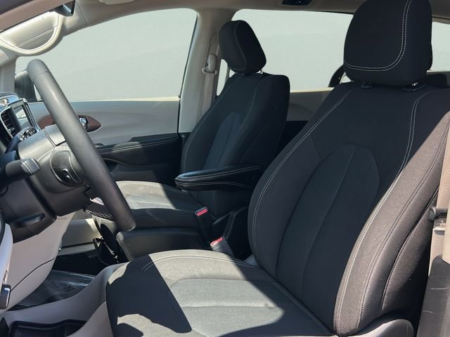 Used 2023 Chrysler Voyager LX FWD image 16