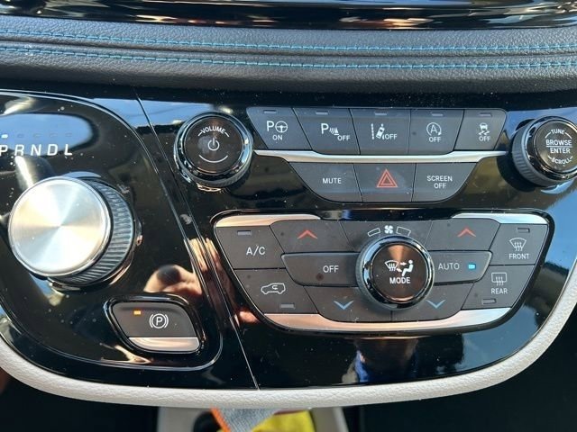 Used 2021 Chrysler Pacifica Touring-L w/ Premium & Safety Sphere Group image 22