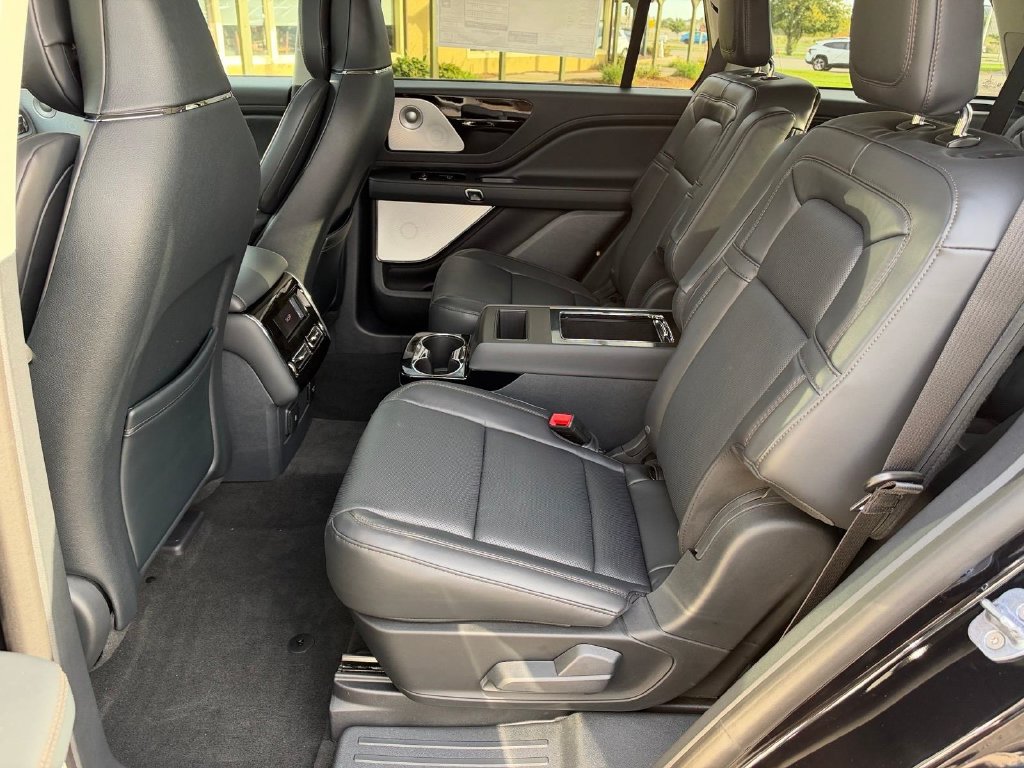 New 2027 Lincoln Aviator Reserve w/ Luxury Package AWD/4WD image 11