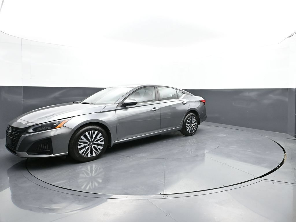Certified 2023 Nissan Altima 2.5 SV w/ SV Premium Package AWD/4WD image 5