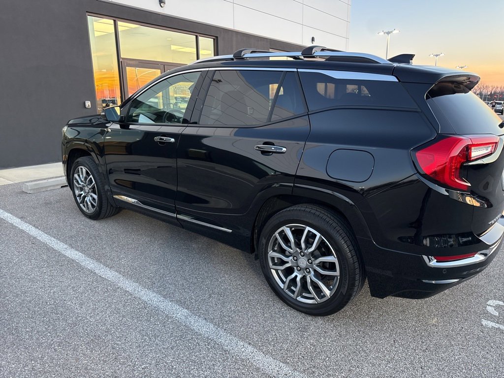 Used 2024 GMC Terrain Denali w/ Denali Premium Package image 4