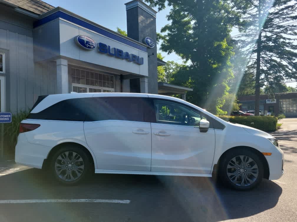 Used 2025 Honda Odyssey Touring image 2