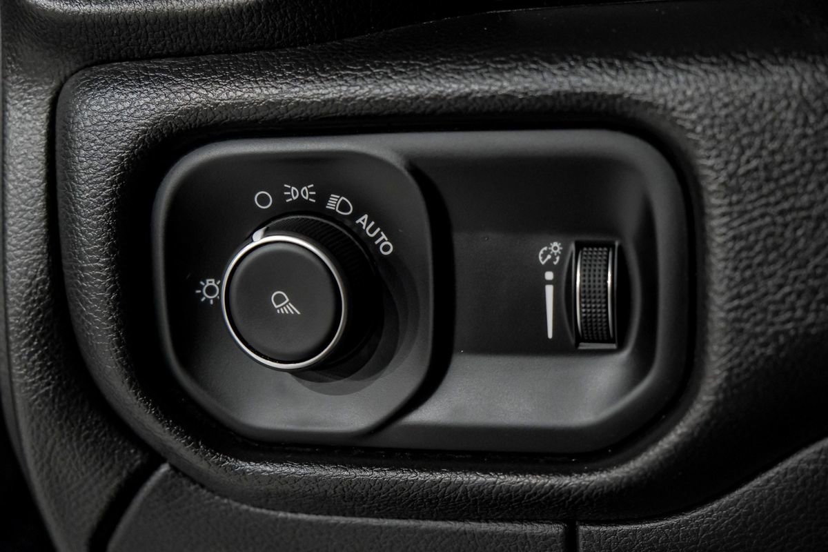 Used 2024 RAM 2500 Tradesman w/ Chrome Appearance Group image 29