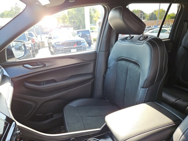 New 2025 Jeep Grand Cherokee Altitude image 29