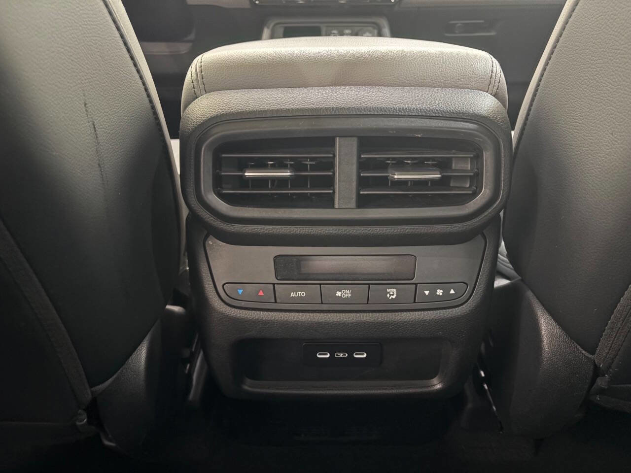 Used 2024 Honda Pilot Touring image 15