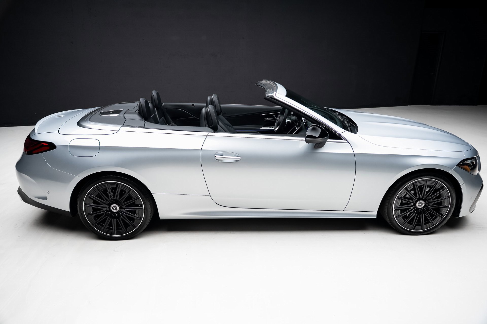 Used 2024 Mercedes-Benz CLE 300 4MATIC Cabriolet image 37