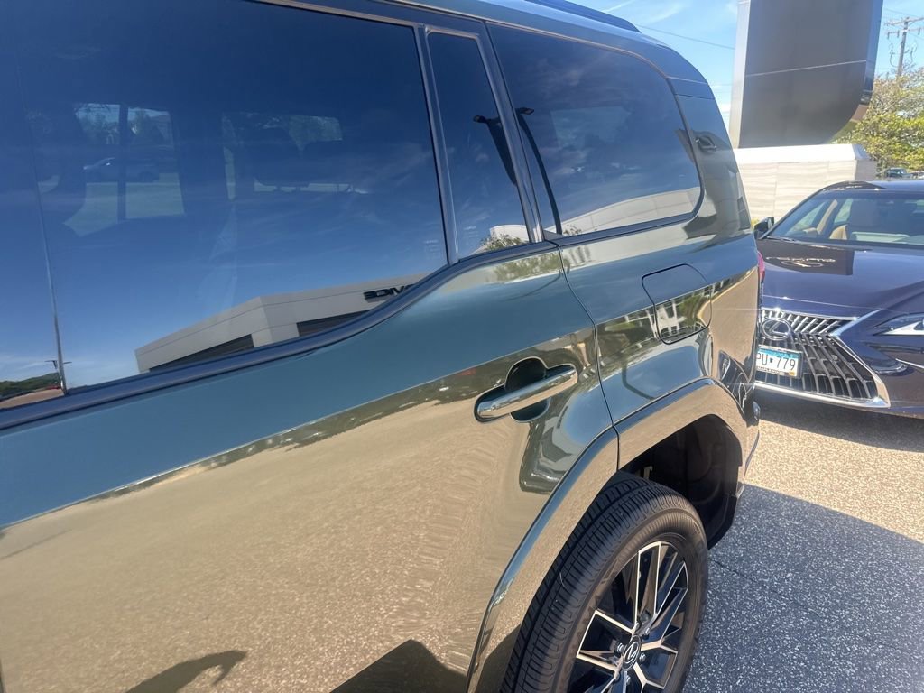 Used 2024 Lexus GX 550 w/ Accessory Package (2T) AWD/4WD image 13
