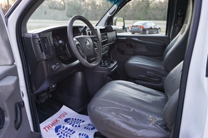 Used 2010 Chevrolet Express 1500 RWD image 24