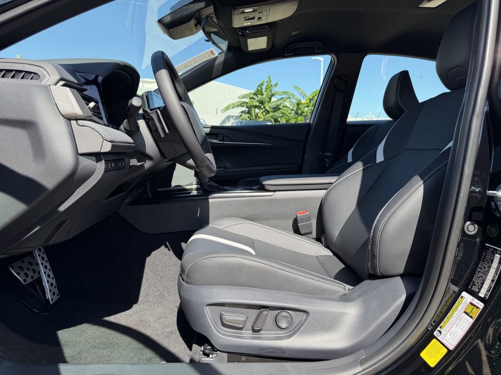 Used 2026 Toyota Camry SE FWD image 27