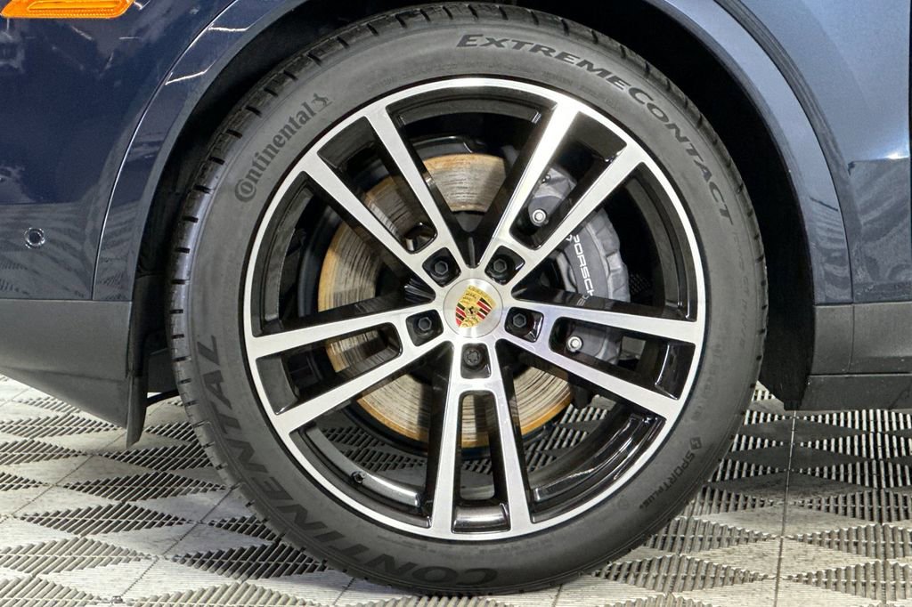 Used 2024 Porsche Cayenne Coupe image 32